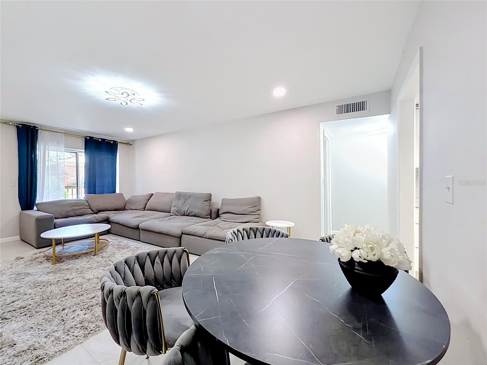 476 Banyon Tree Cir #104 Property Photo 10