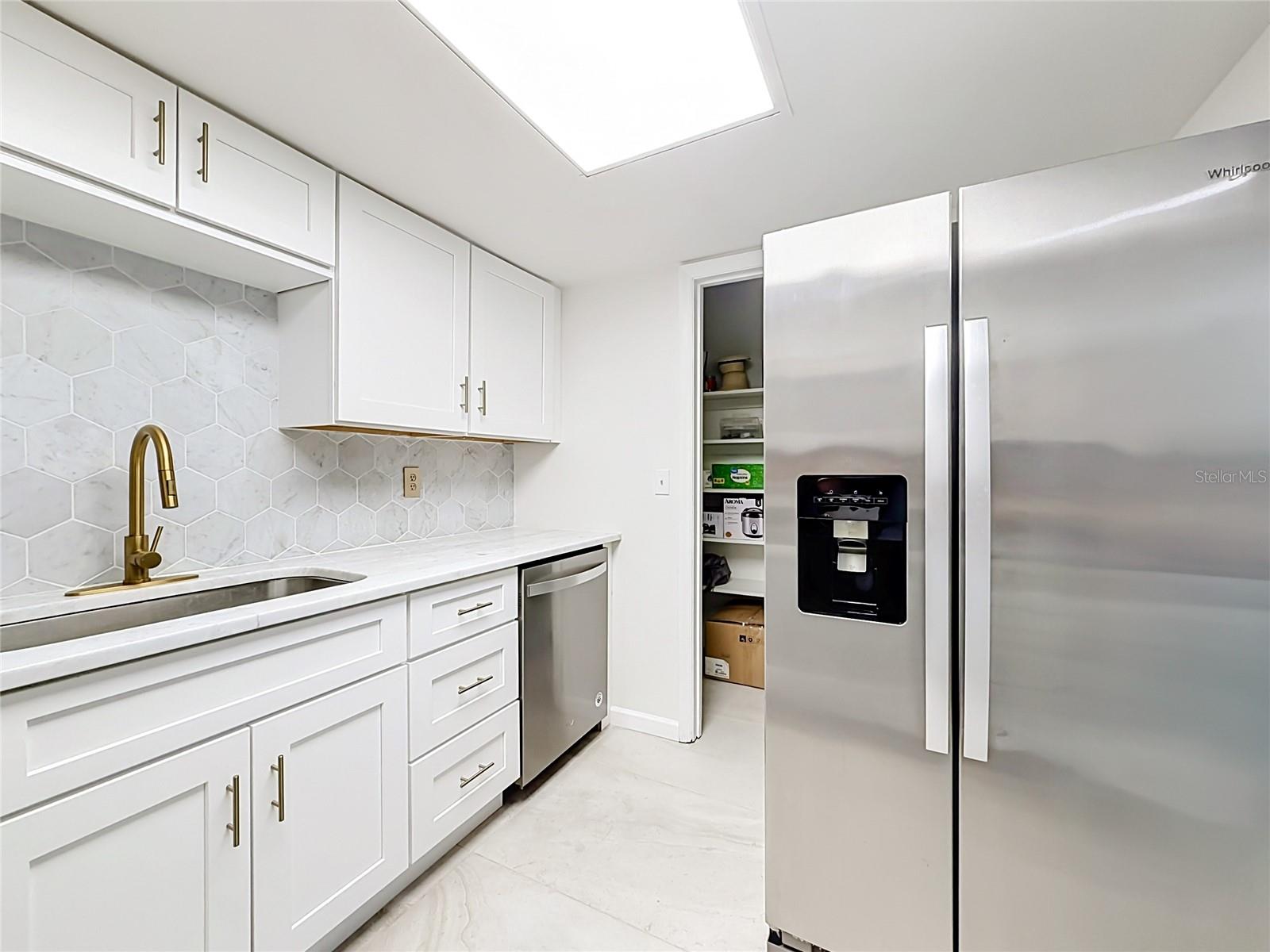 476 Banyon Tree Cir #104 Property Photo 13