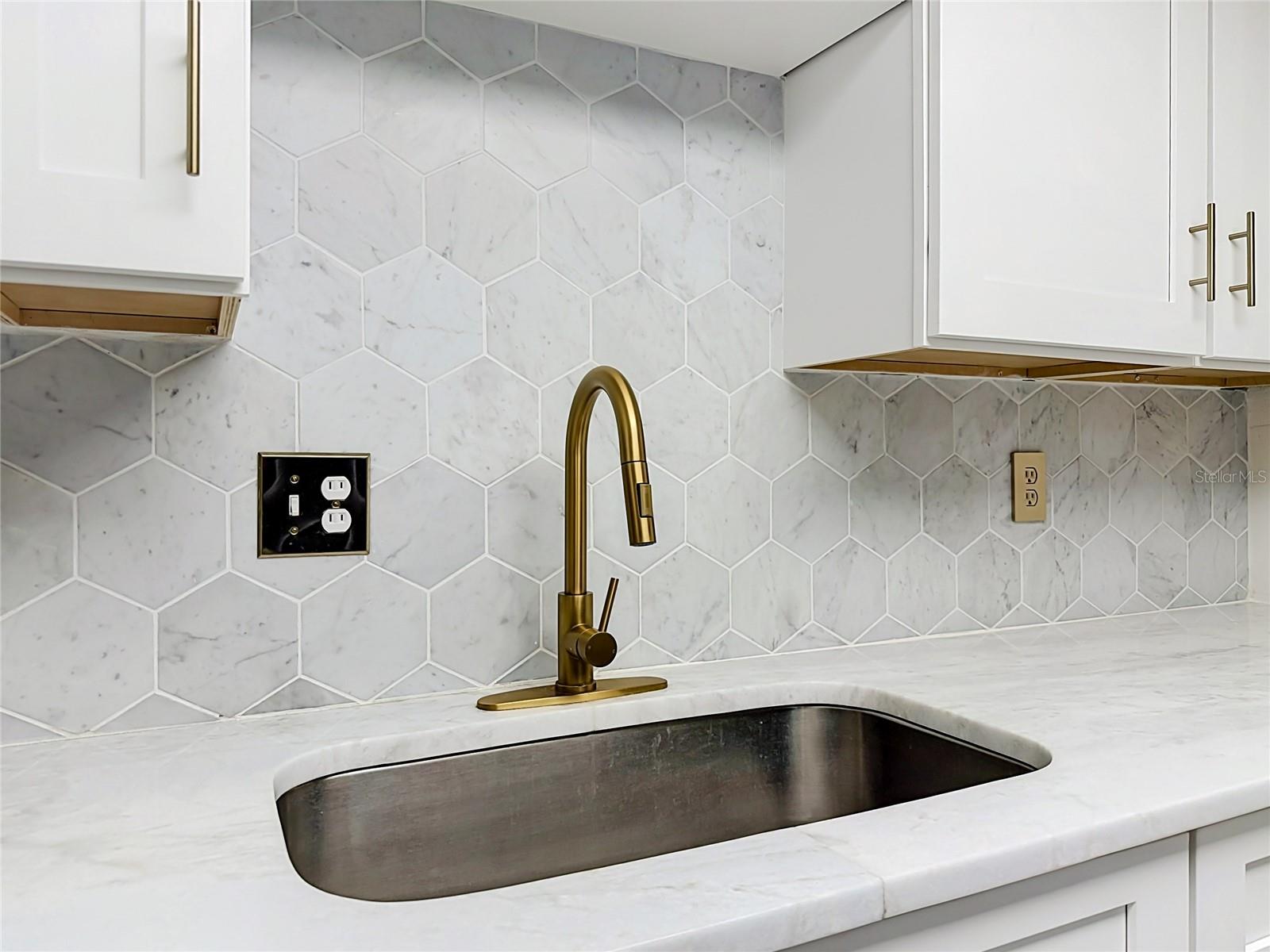 476 Banyon Tree Cir #104 Property Photo 14