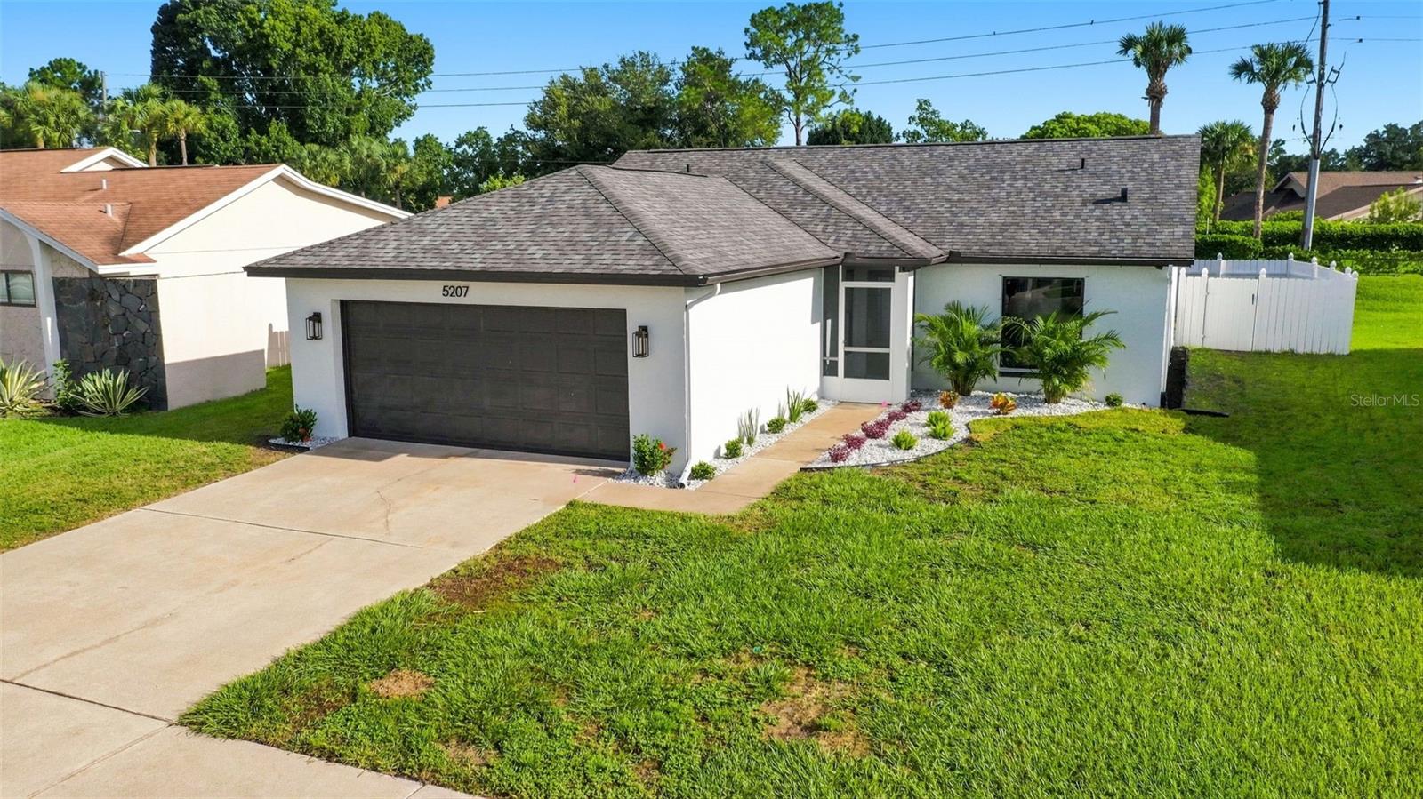 5207 Desmond Ln Property Photo 2