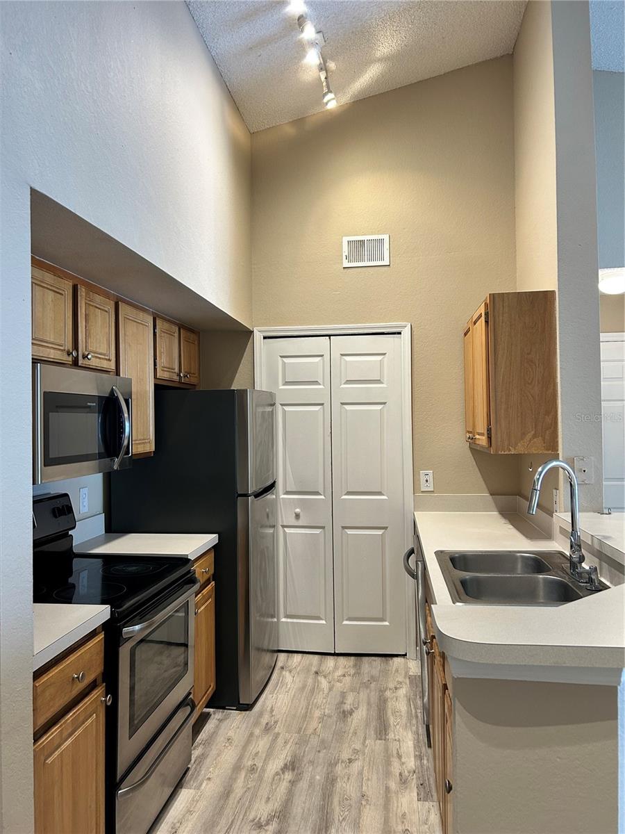 13102 Mulberry Park Dr #934 Property Photo 3