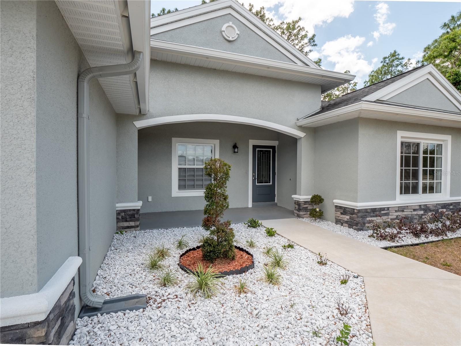 696 Marion Oaks Trl Property Photo 2