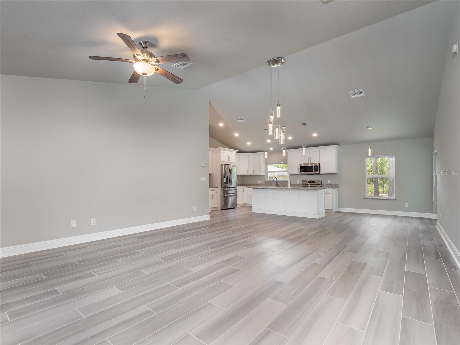 696 Marion Oaks Trl Property Photo 5