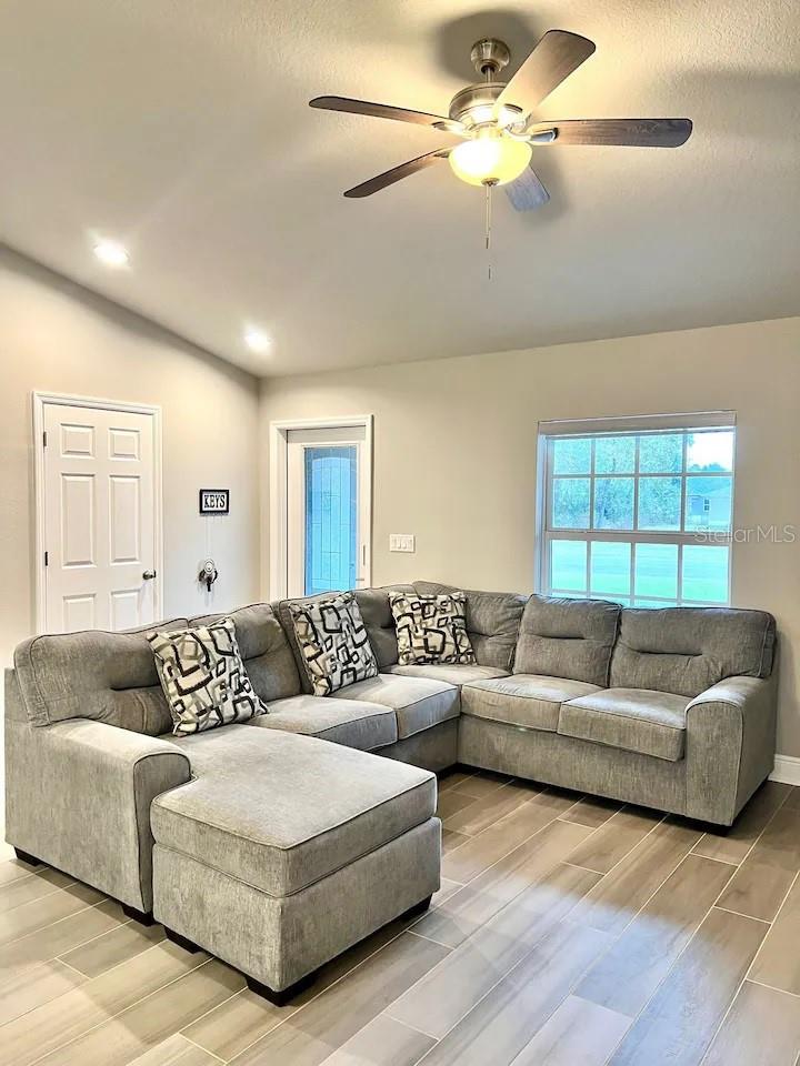 696 Marion Oaks Trl Property Photo 6