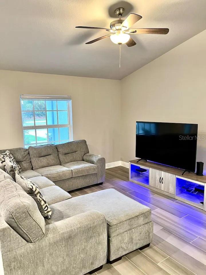 696 Marion Oaks Trl Property Photo 7
