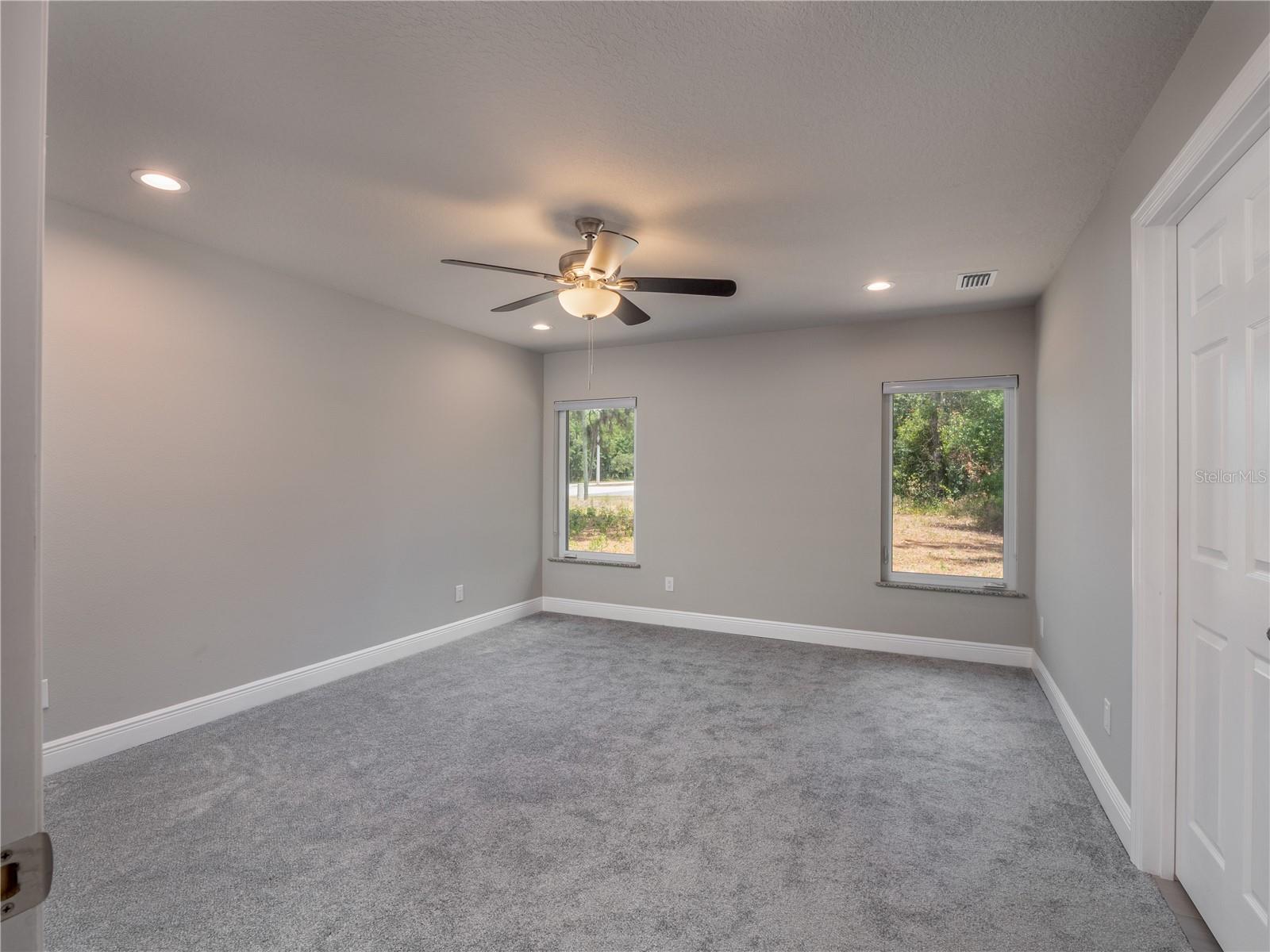 696 Marion Oaks Trl Property Photo 9