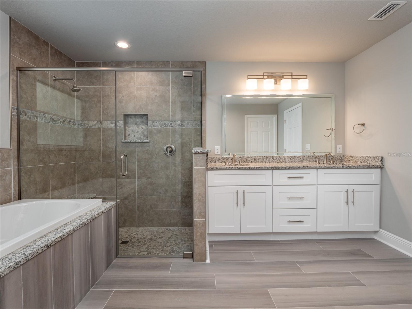 696 Marion Oaks Trl Property Photo 10