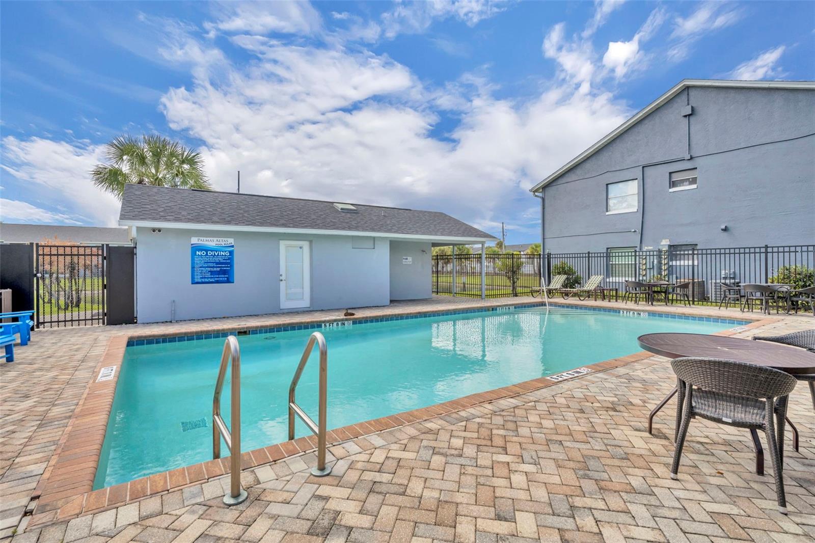 4124 Pershing Pointe Pl #4 Property Photo 3