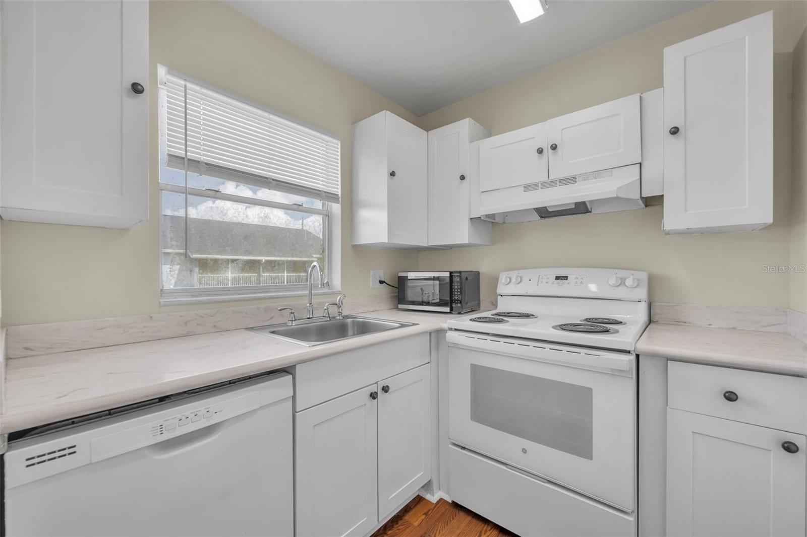 4124 Pershing Pointe Pl #4 Property Photo 11