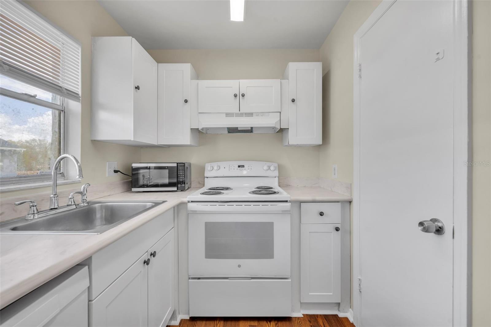 4124 Pershing Pointe Pl #4 Property Photo 12