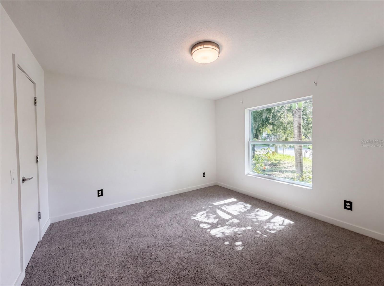 2840 S Shade Ave Property Photo 4