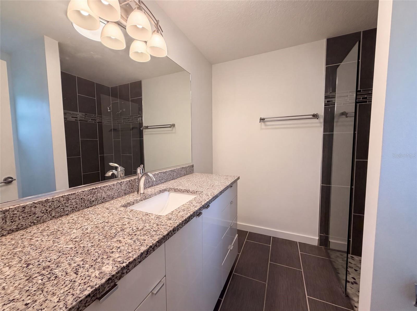 2840 S Shade Ave Property Photo 15