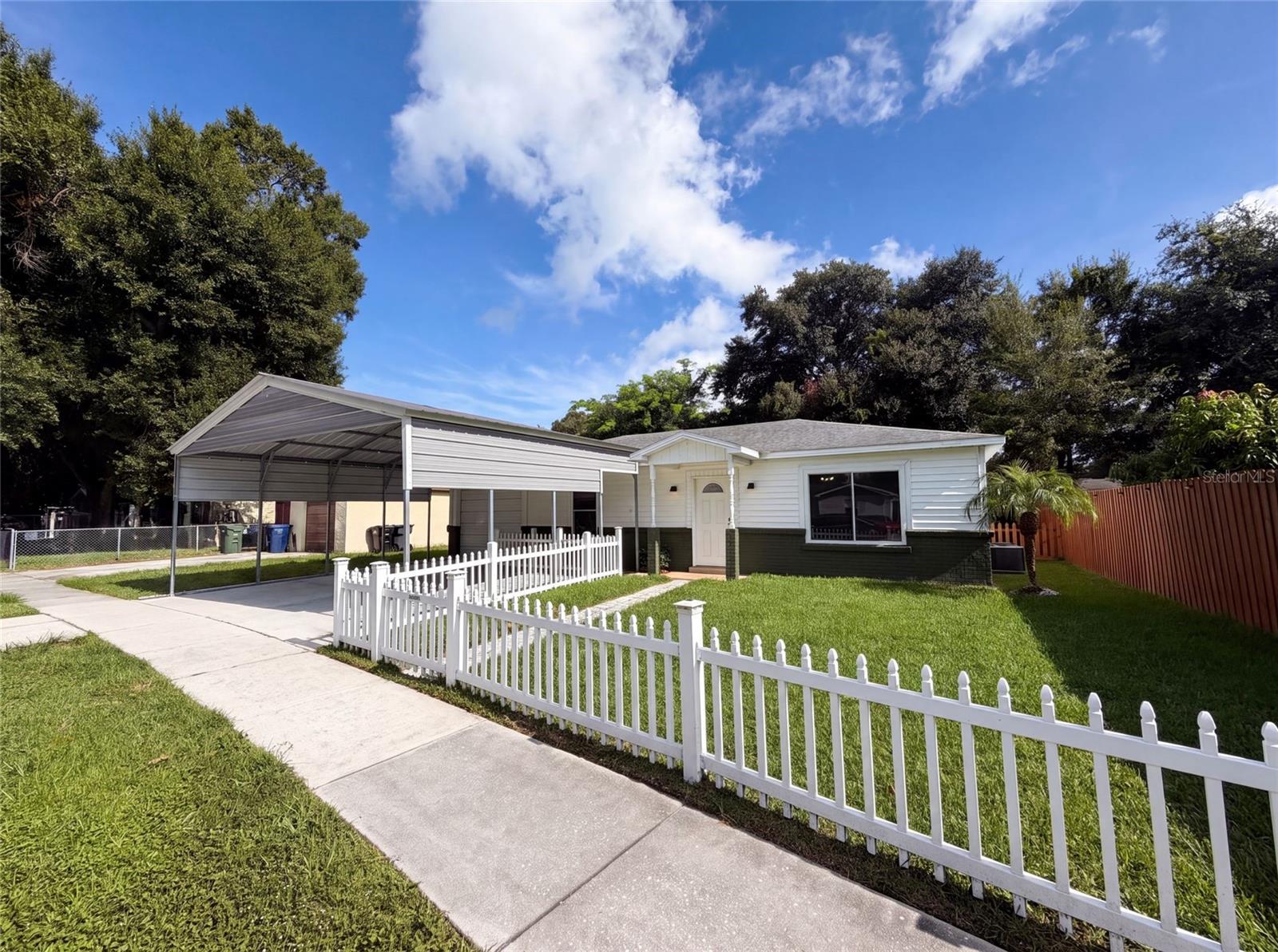 7233 THOMAS JEFFERSON CIR W Property Photo 1