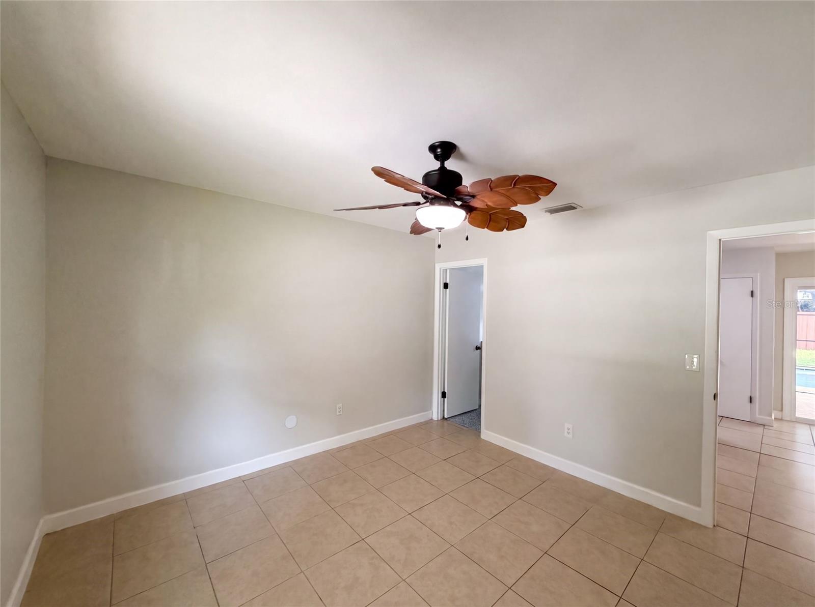 7233 Thomas Jefferson Cir W Property Photo 8