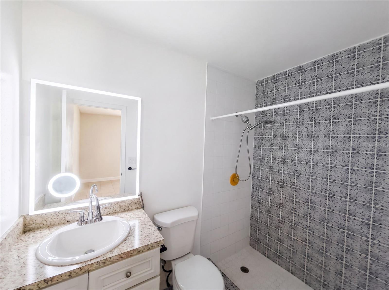 7233 Thomas Jefferson Cir W Property Photo 10