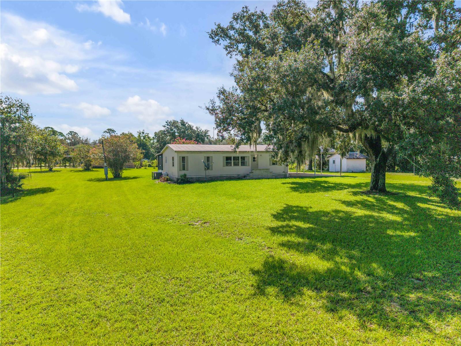 41348 Deer St Property Photo 2