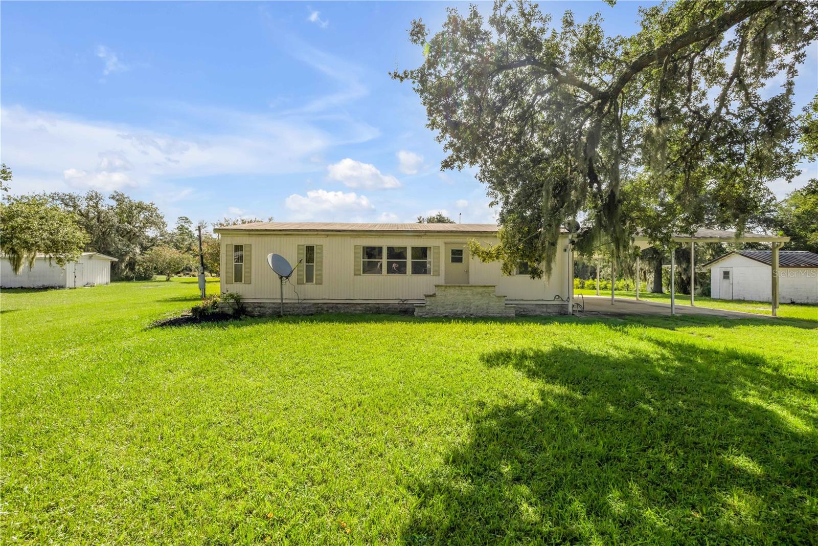 41348 Deer St Property Photo 6