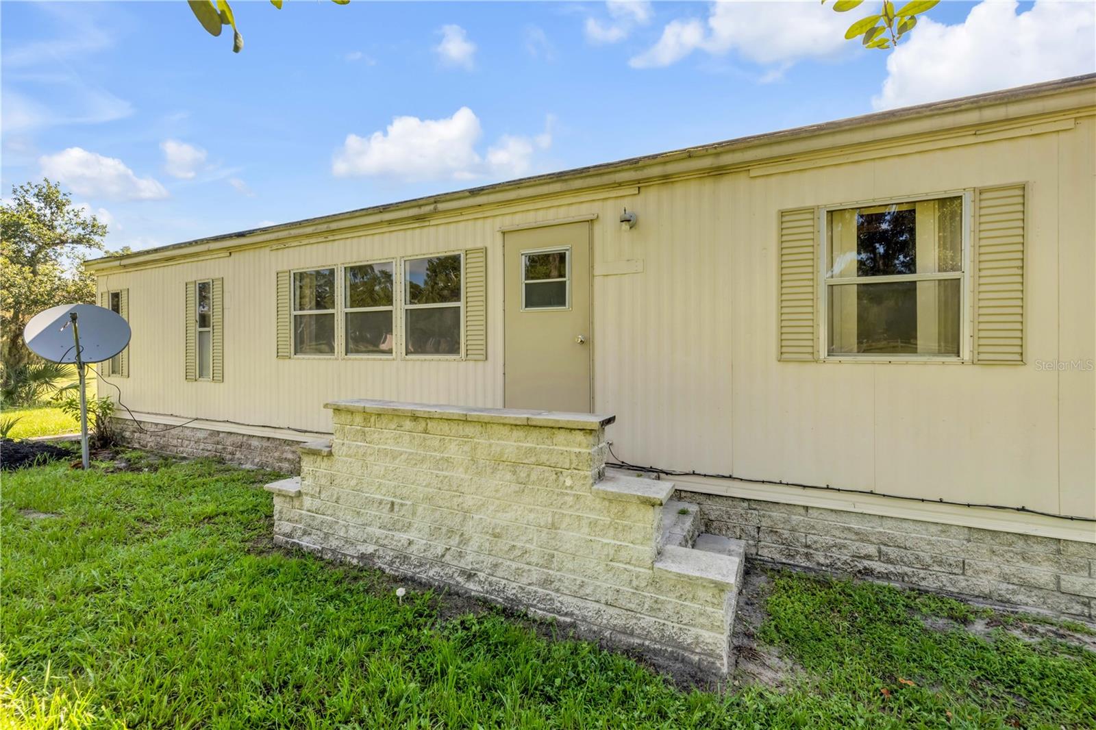 41348 Deer St Property Photo 9