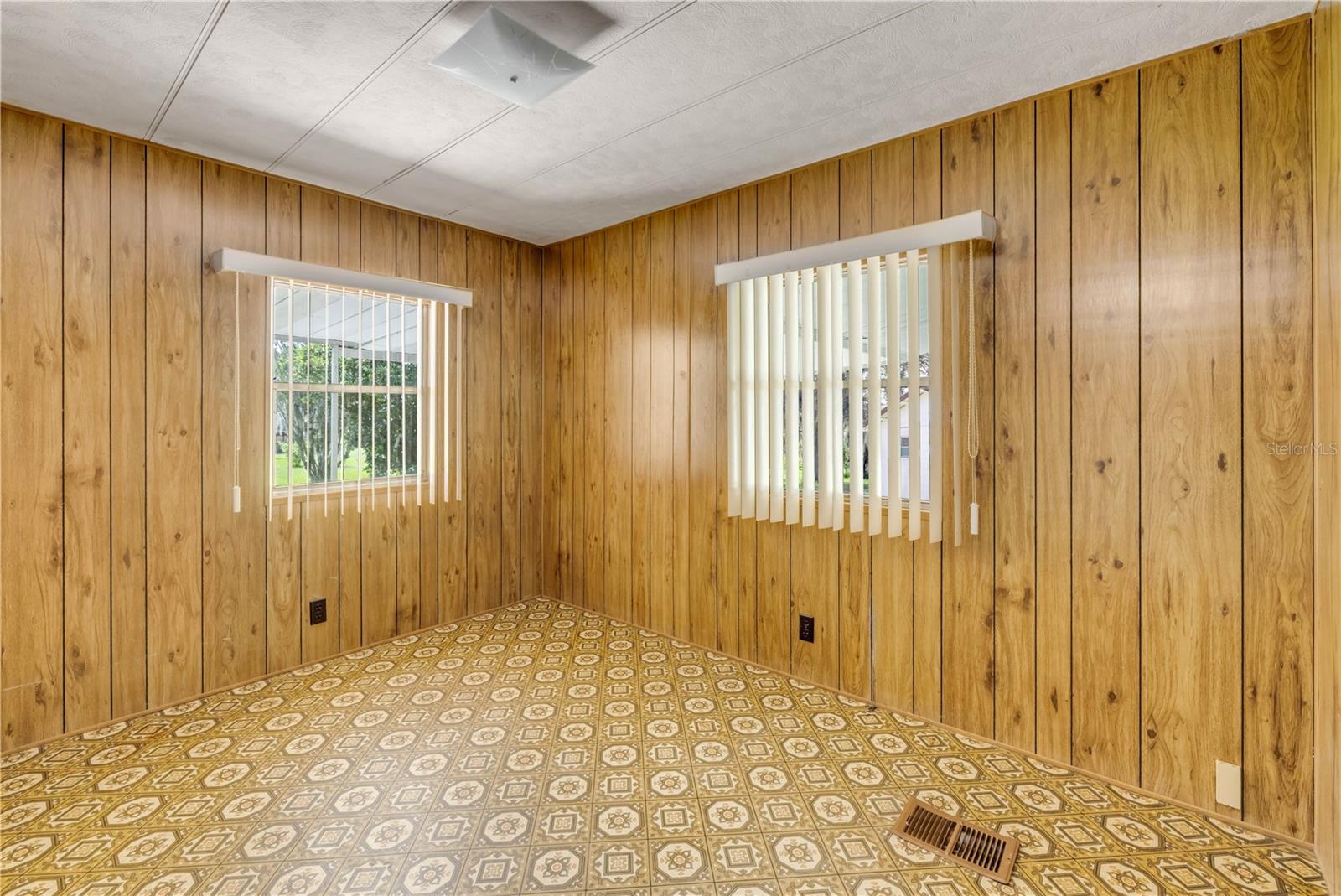 41348 Deer St Property Photo 19
