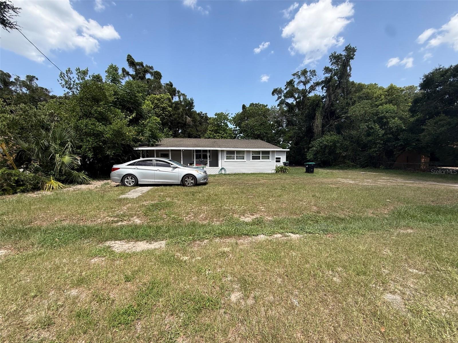 1121 ROBINSON AVE Property Photo 1