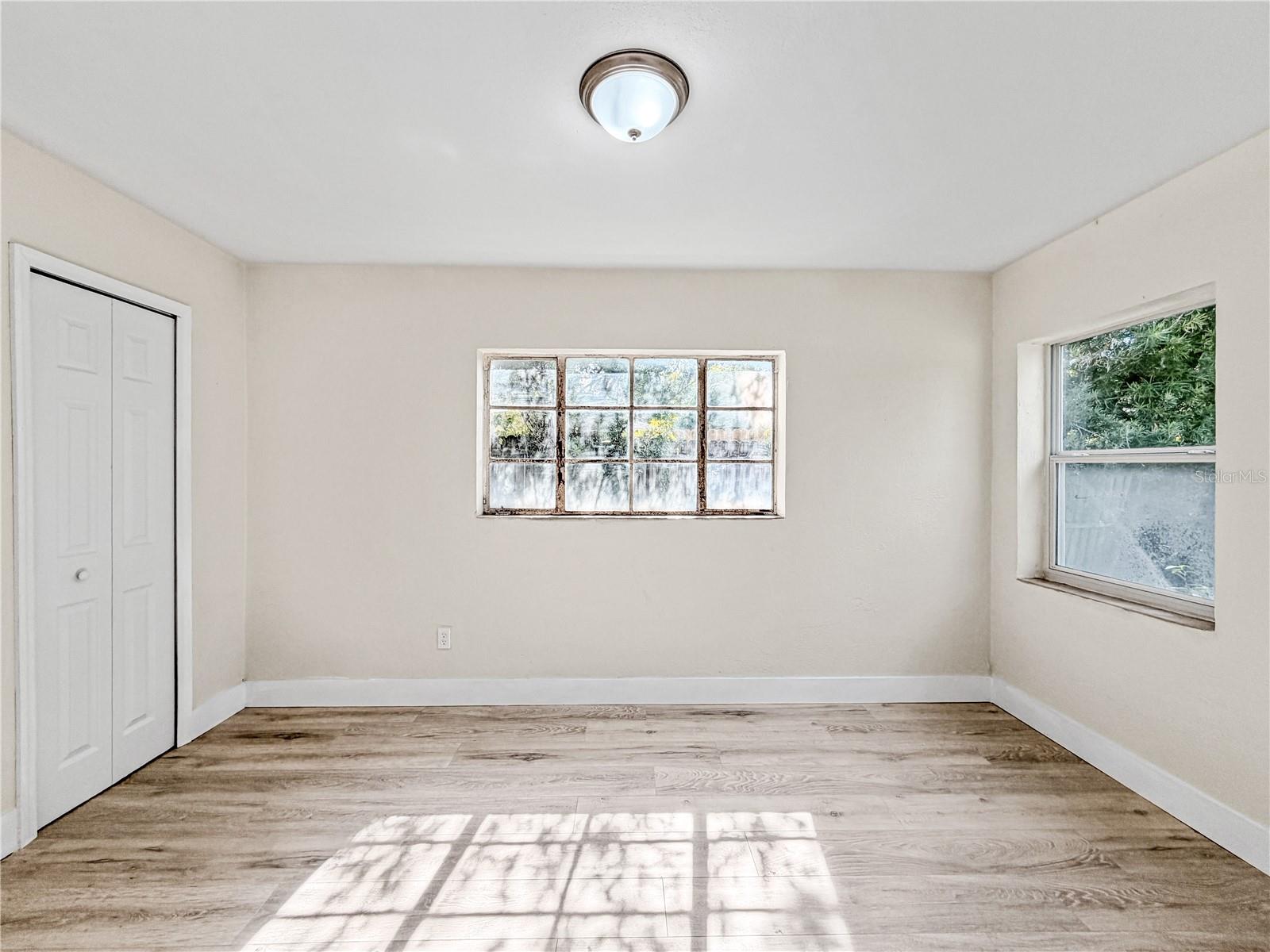 642 20th St Property Photo 10