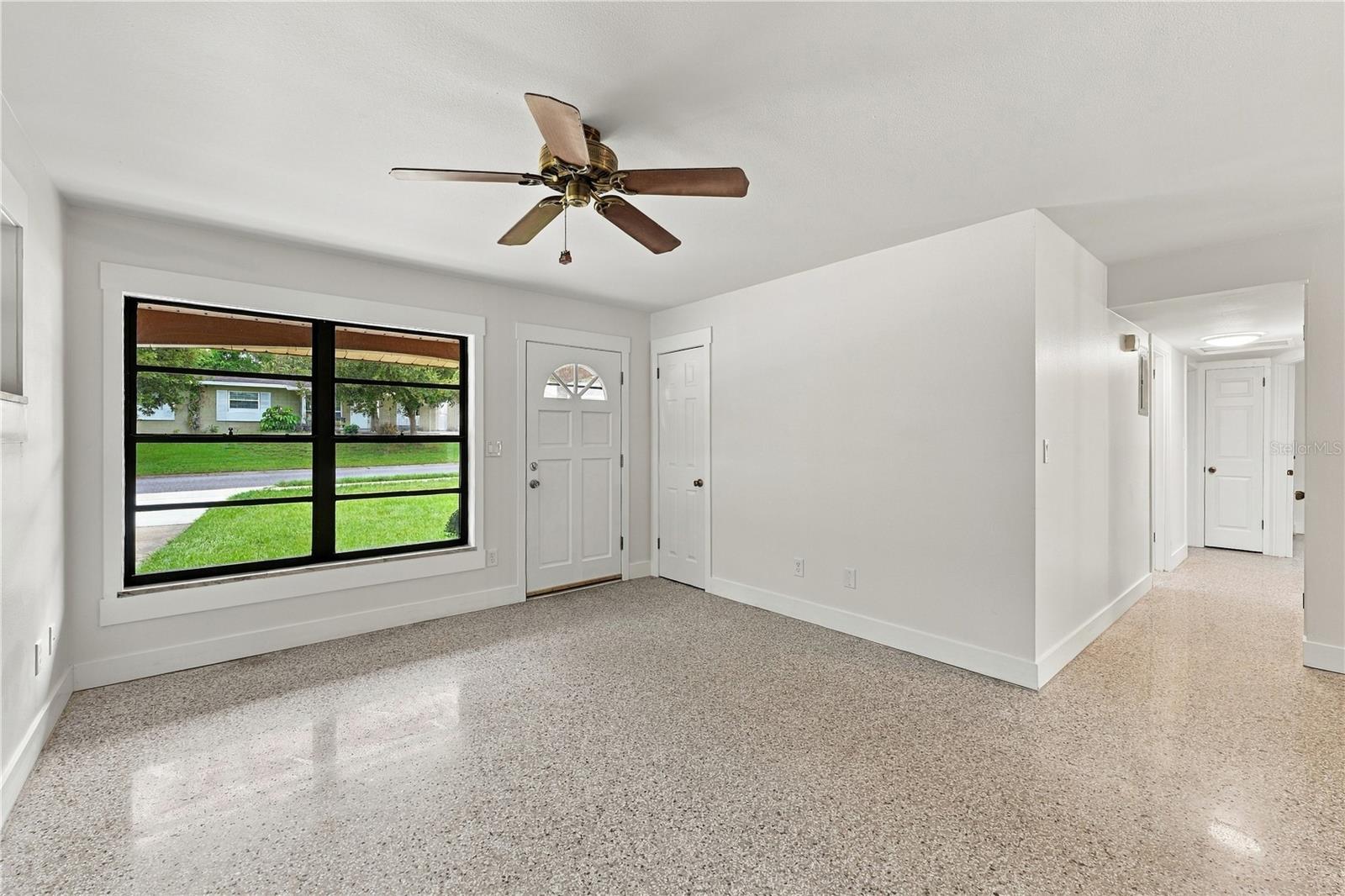 107 Oak St Property Photo 3
