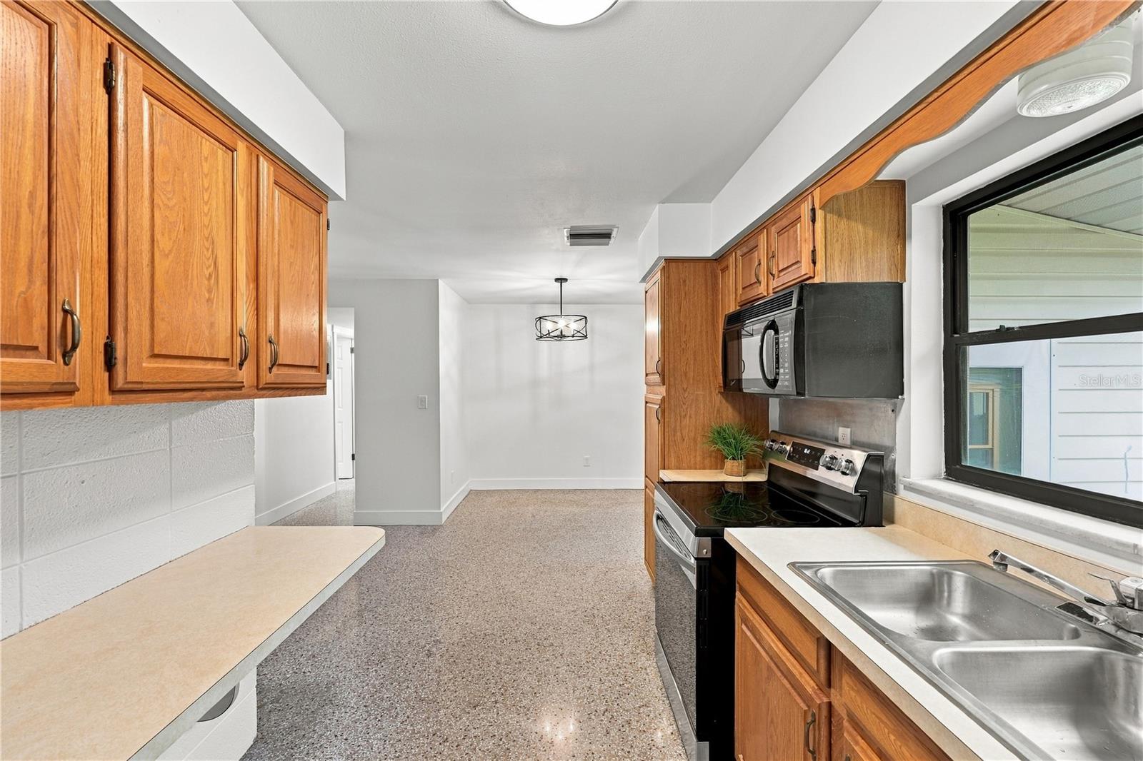 107 Oak St Property Photo 13