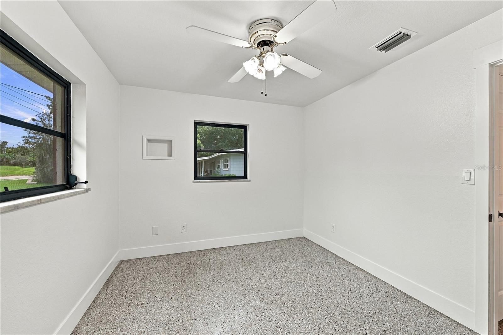107 Oak St Property Photo 20