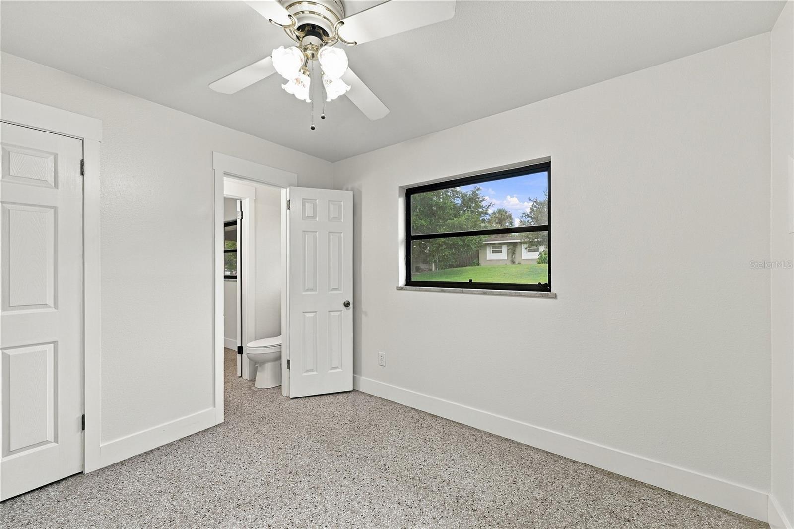 107 Oak St Property Photo 21