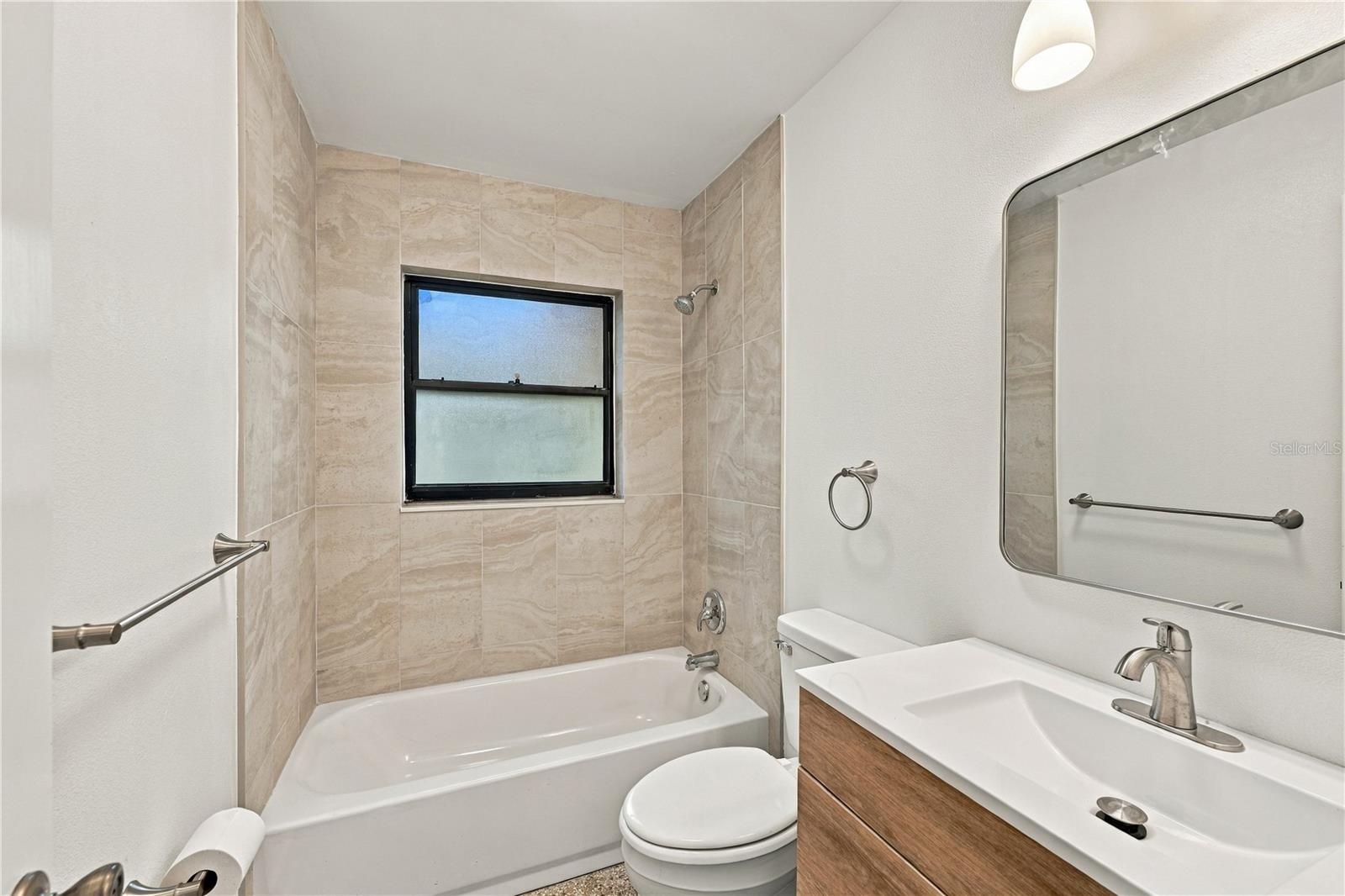 107 Oak St Property Photo 27