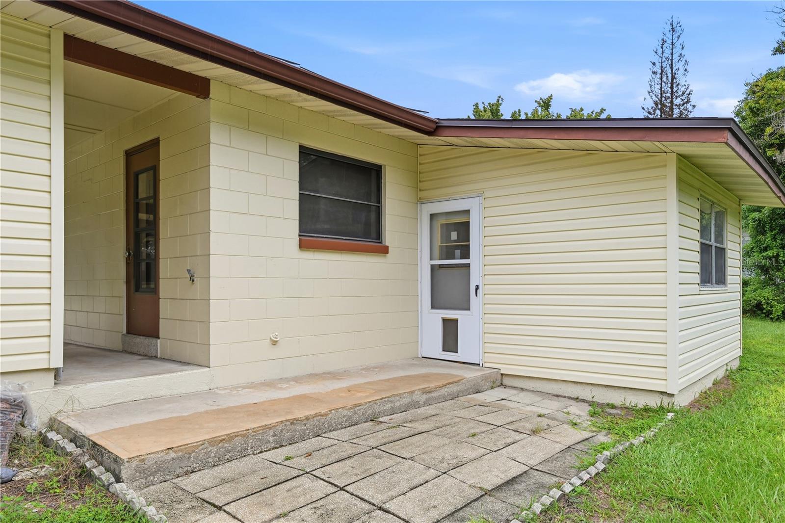 107 Oak St Property Photo 36