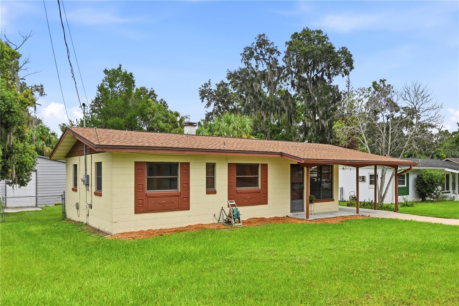 107 Oak St Property Photo 39