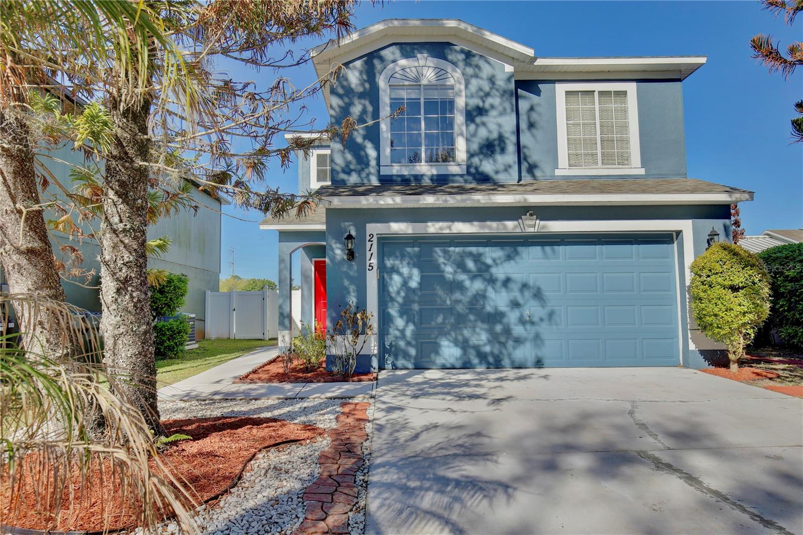 2115 HEATHWOOD CIR Property Photo 1