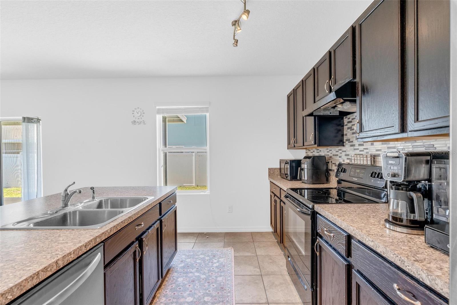 16610 Broadford Ln Property Photo 10