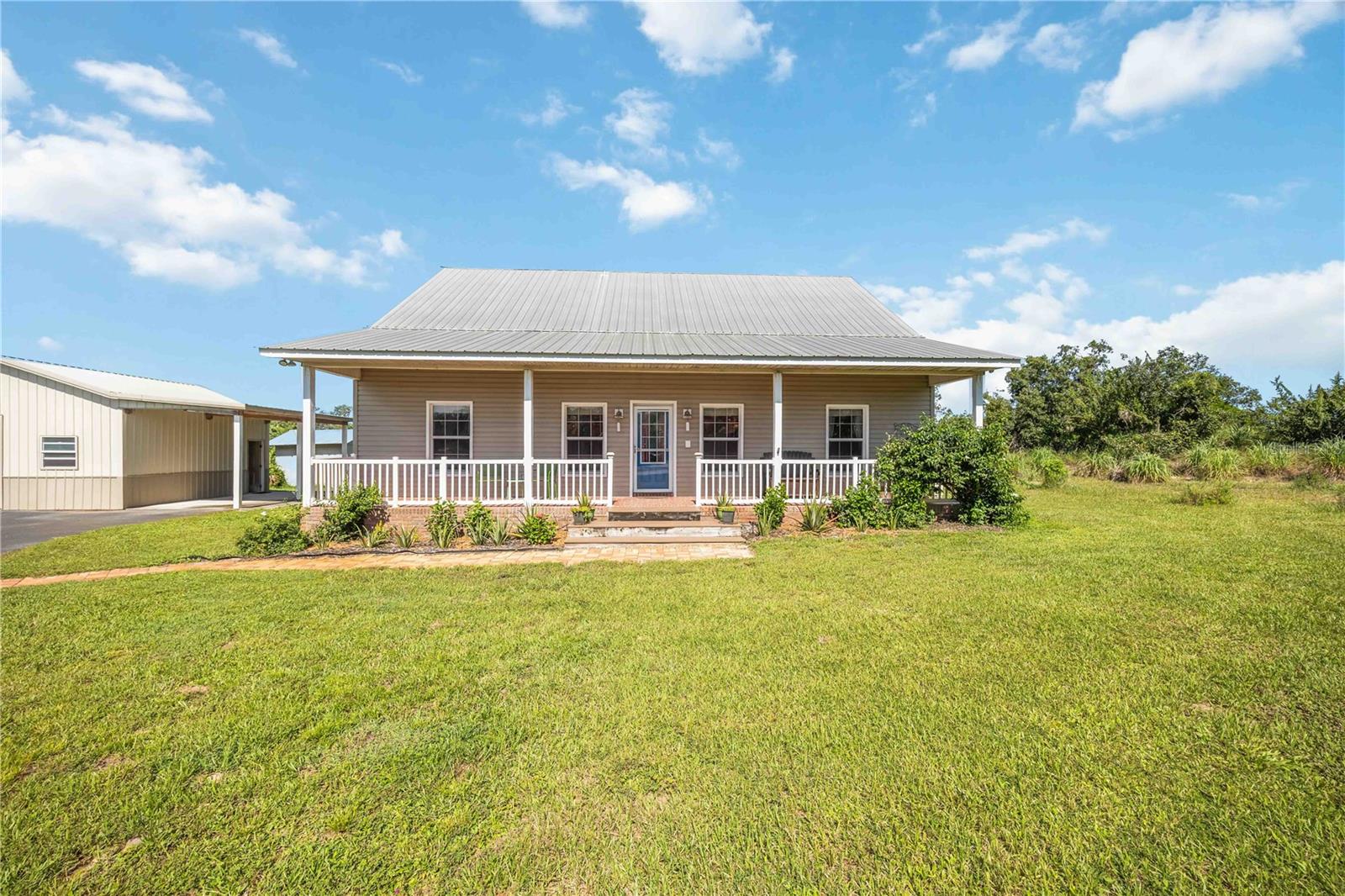 2711 Snyder Rd Property Photo 1