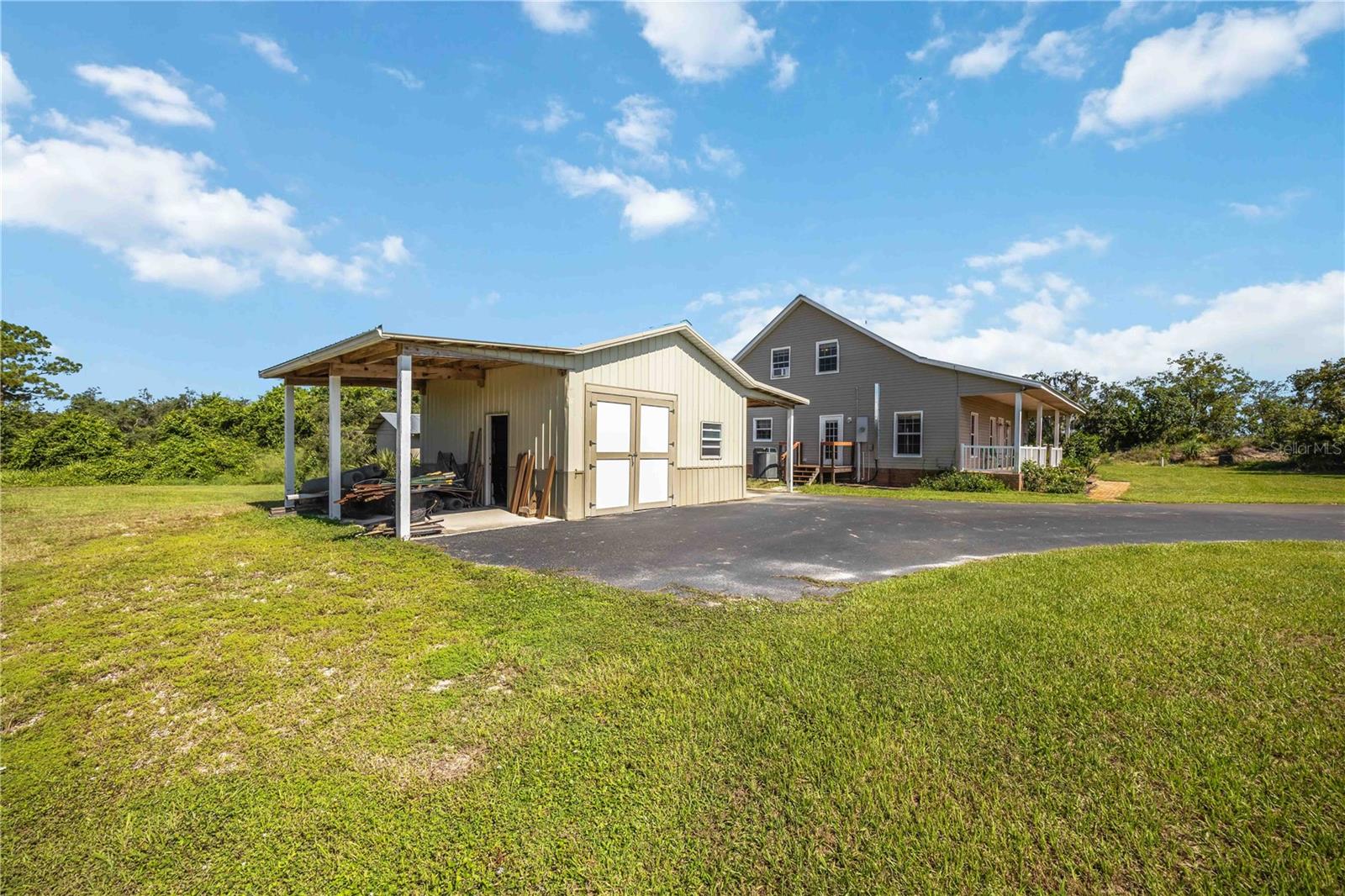 2711 Snyder Rd Property Photo 3