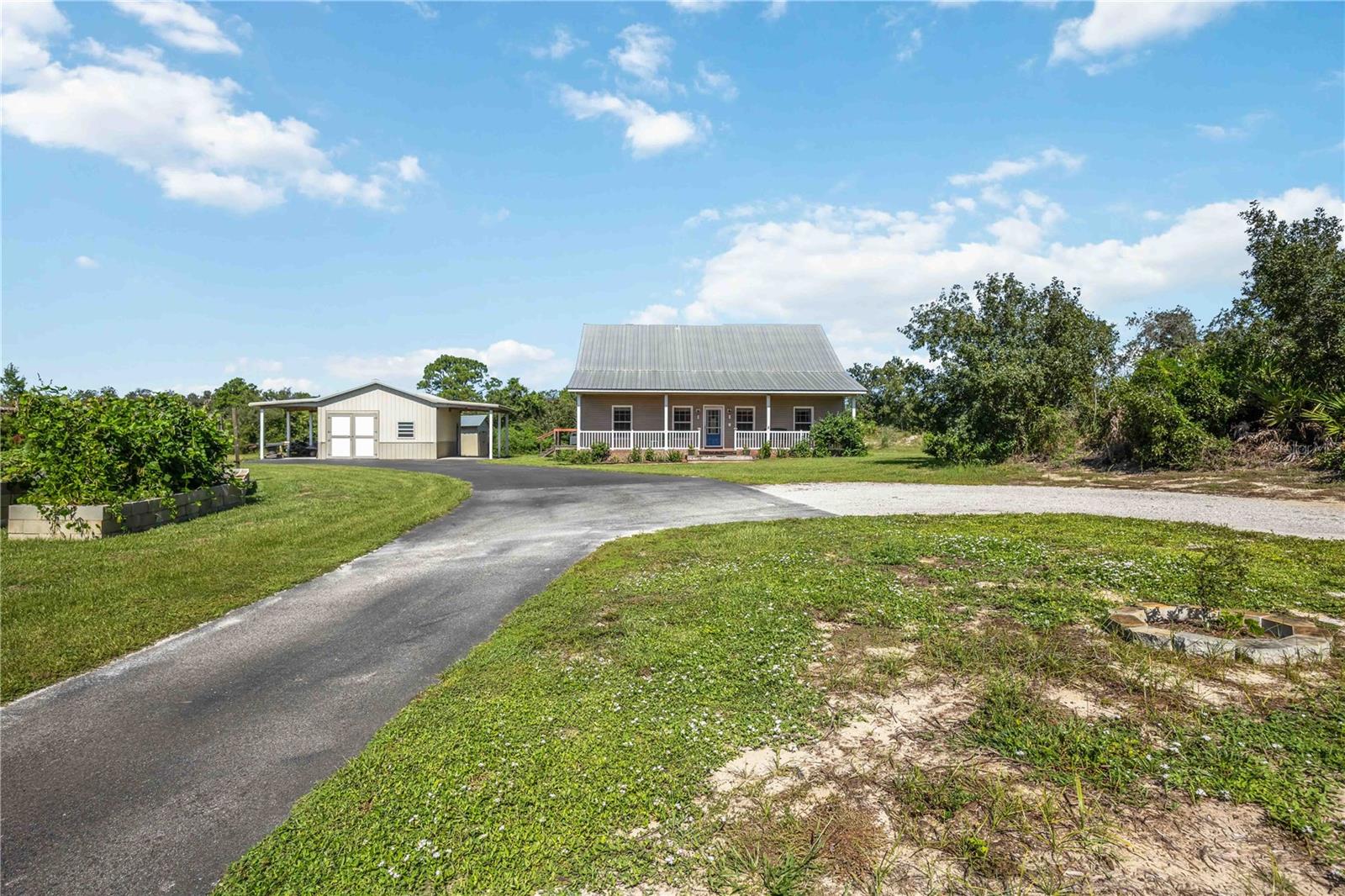2711 Snyder Rd Property Photo 4