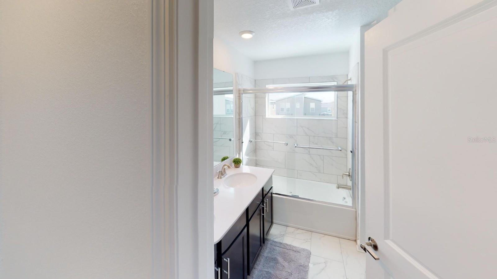 972 Leader St Property Photo 20