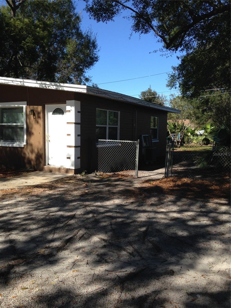 2605 Pembrook Dr Property Photo 2
