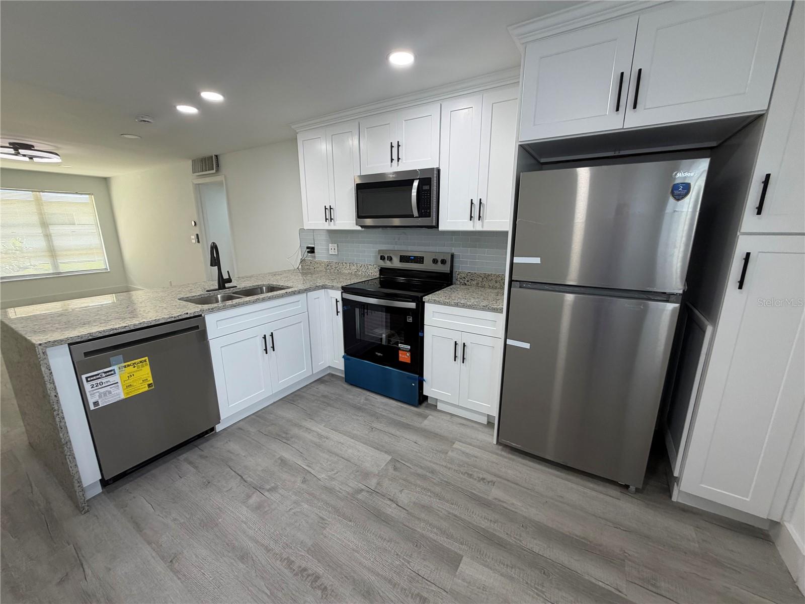 4328 Edgewater Dr #e104 Property Photo 2