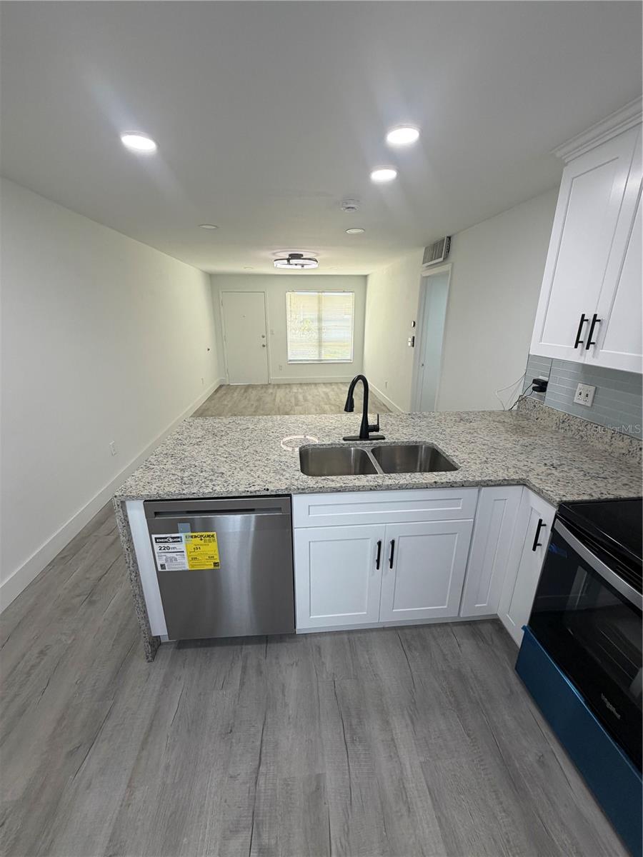 4328 Edgewater Dr #e104 Property Photo 8