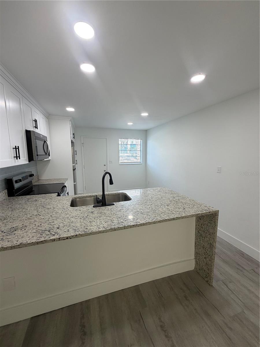 4328 Edgewater Dr #e104 Property Photo 9