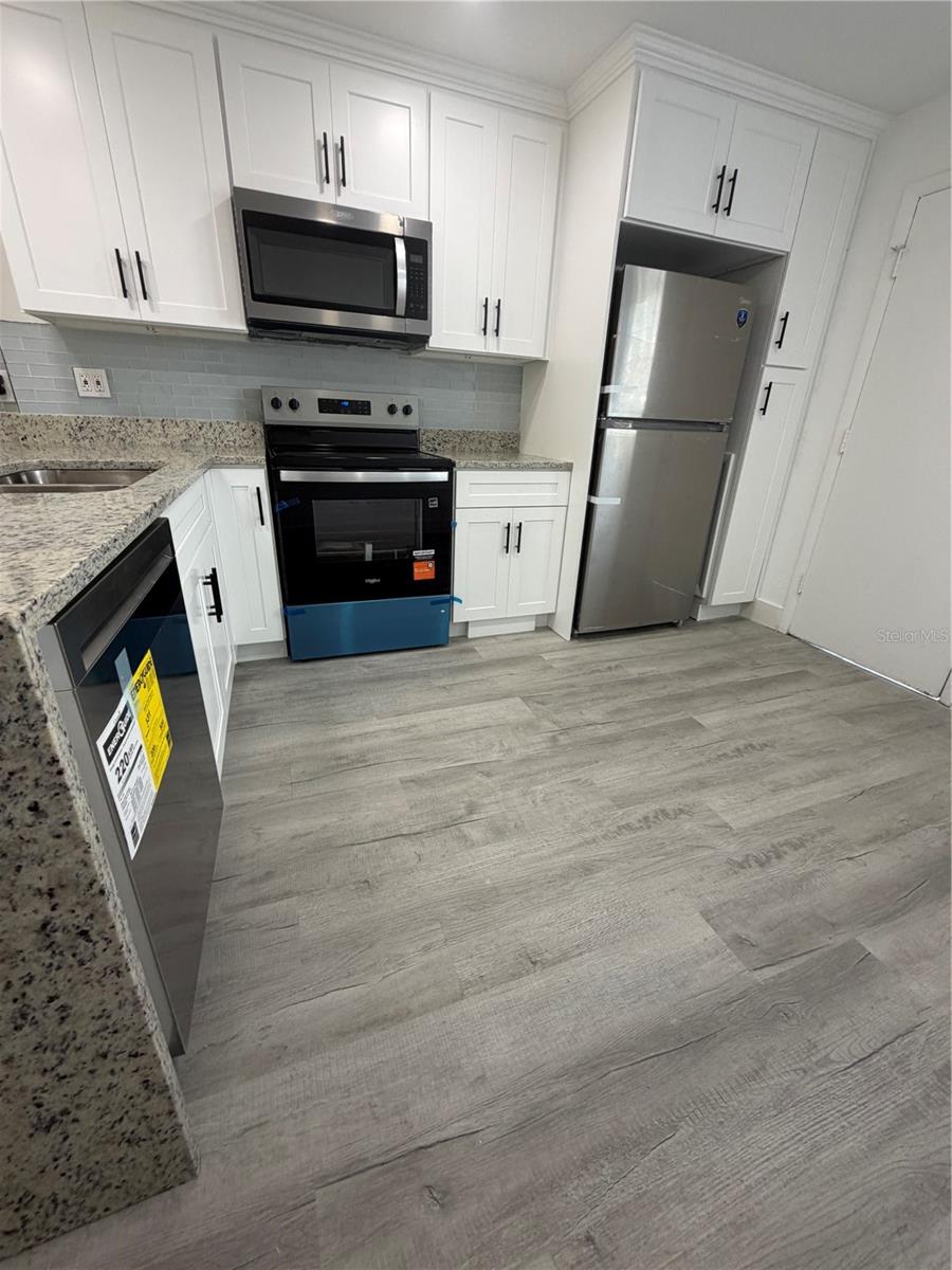 4328 Edgewater Dr #e104 Property Photo 10