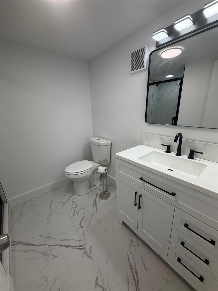 4328 Edgewater Dr #e104 Property Photo 11