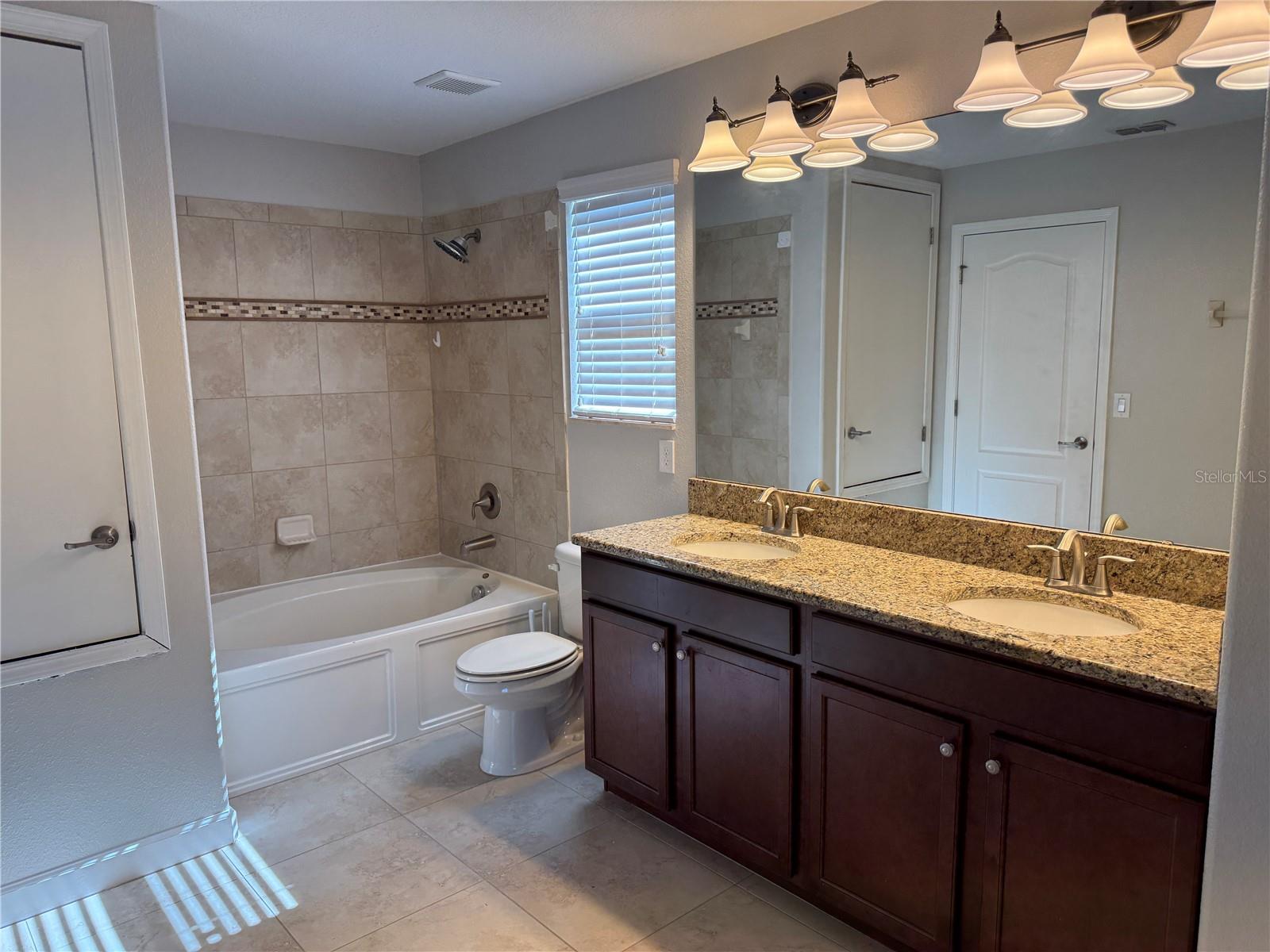 15025 Evergreen Oak Loop Property Photo 8