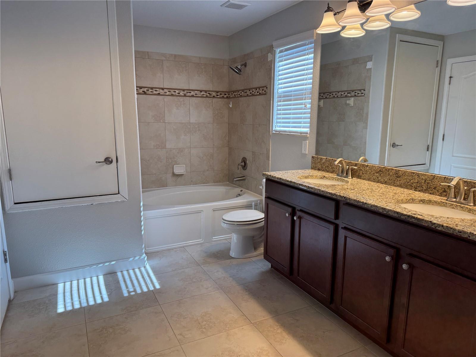 15025 Evergreen Oak Loop Property Photo 9