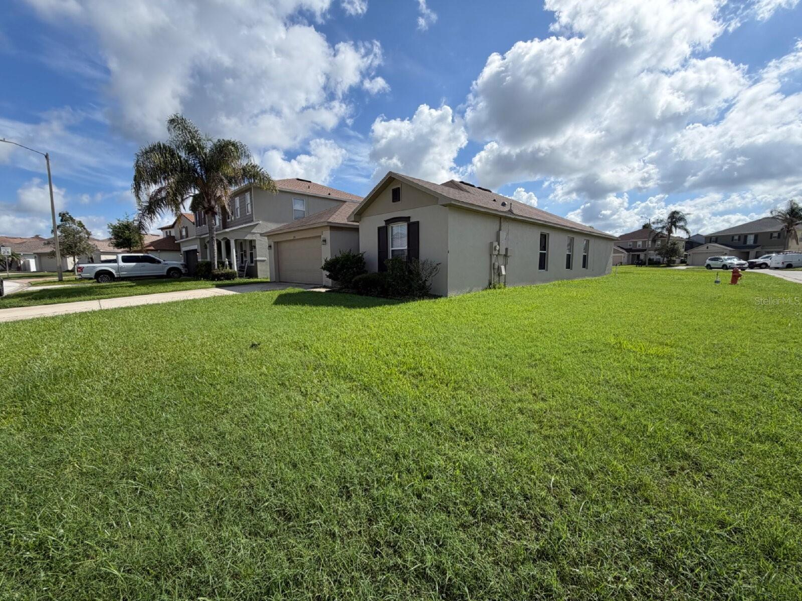 O6433099 Property Photo 2
