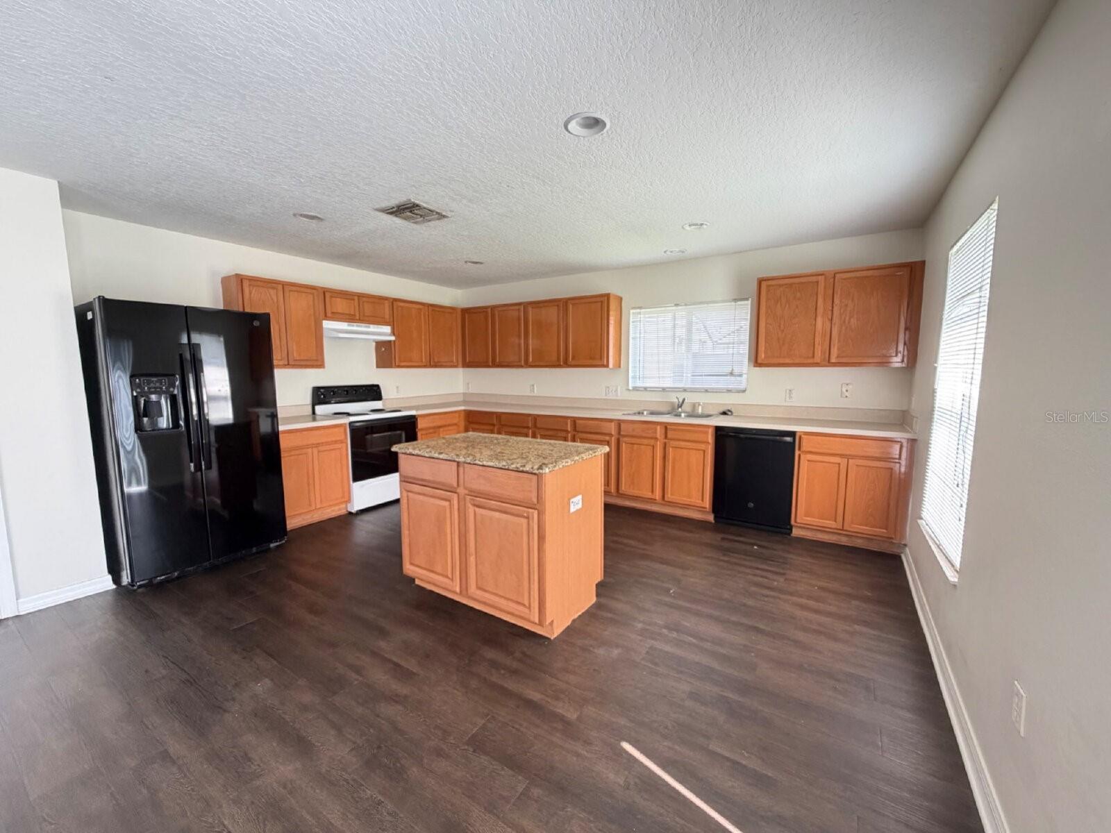O6433099 Property Photo 9