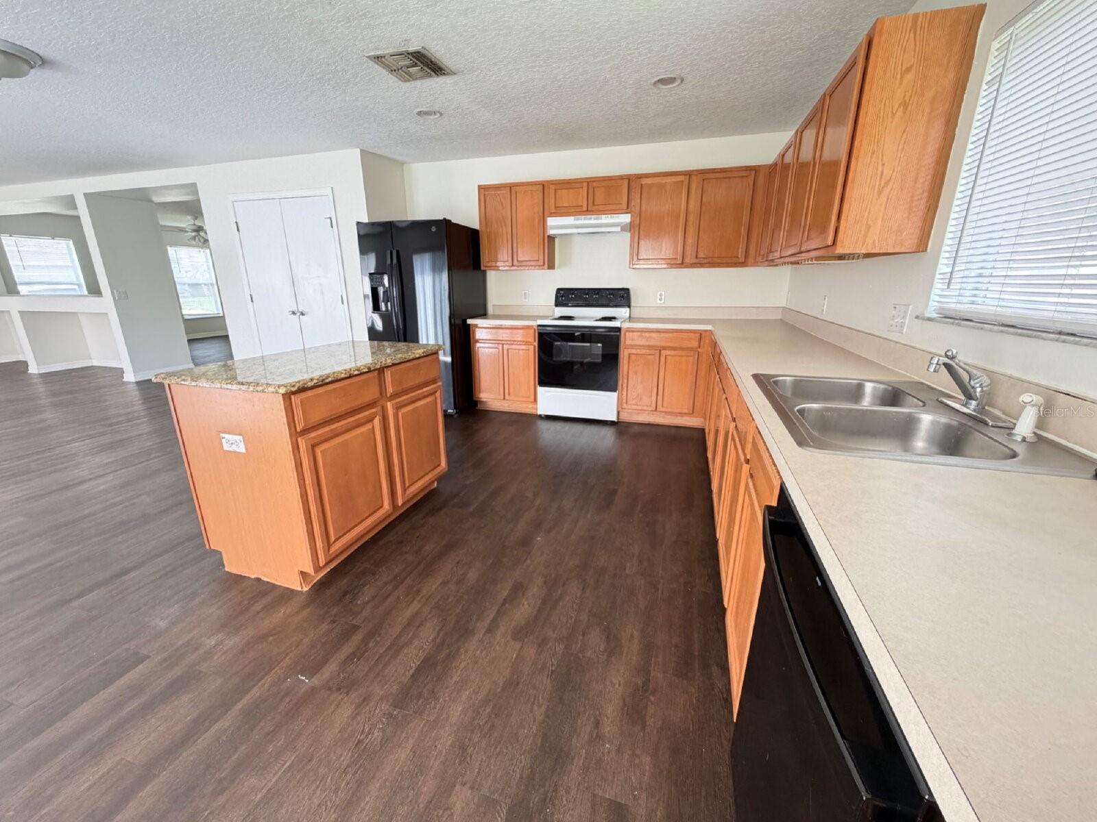 O6433099 Property Photo 10