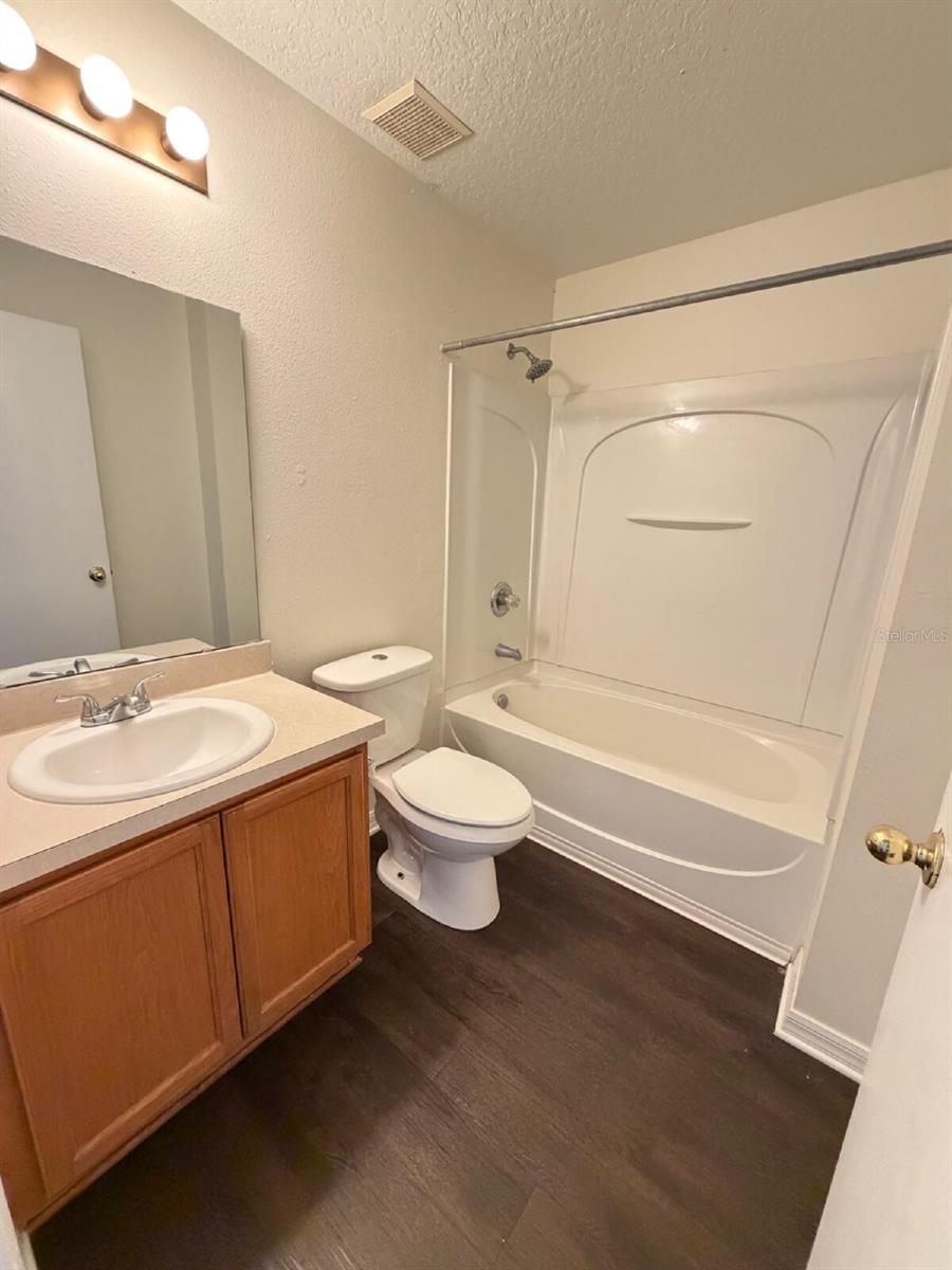 O6433099 Property Photo 14